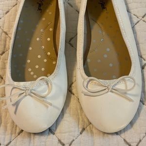 Girls cat and Jack ballet flats, size 13